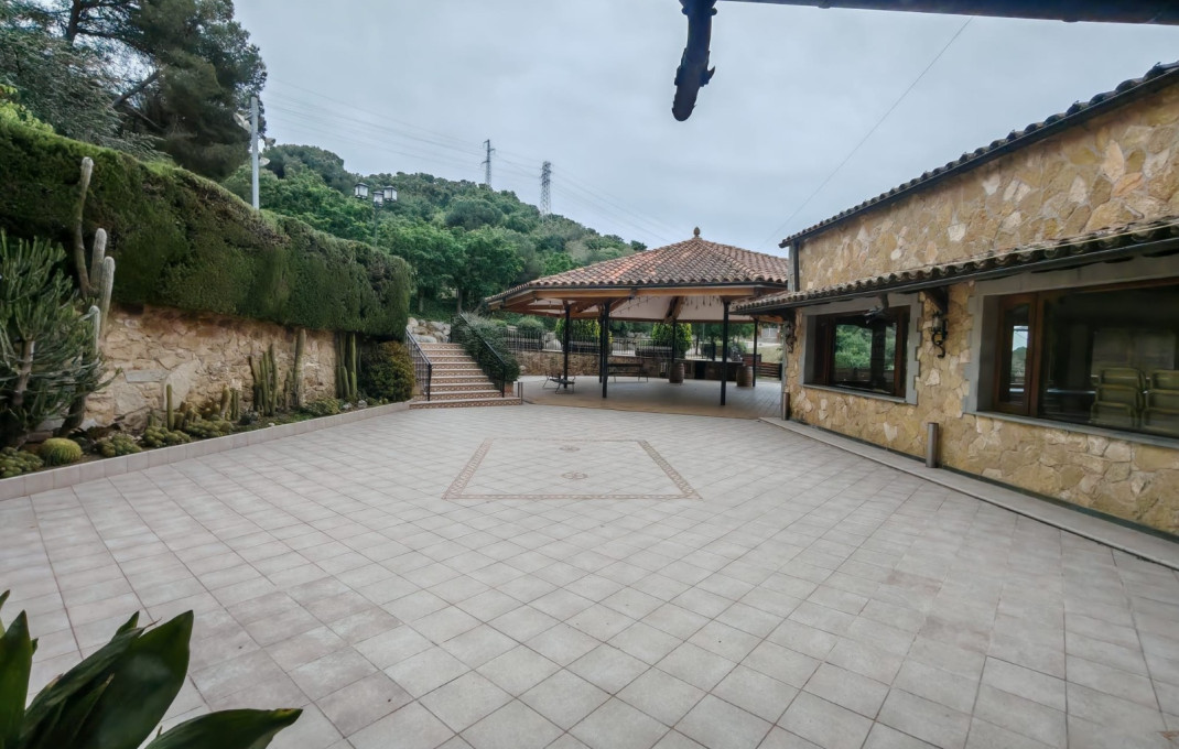 Venta - Masía -
Montcada i Reixac