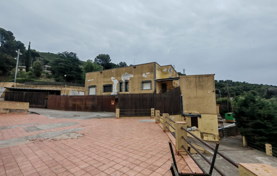 Venta - Masía -
Montcada i Reixac