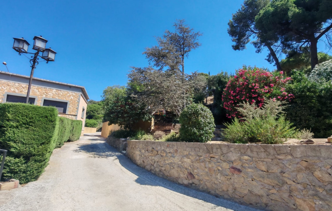 Venta - Masía -
Montcada i Reixac