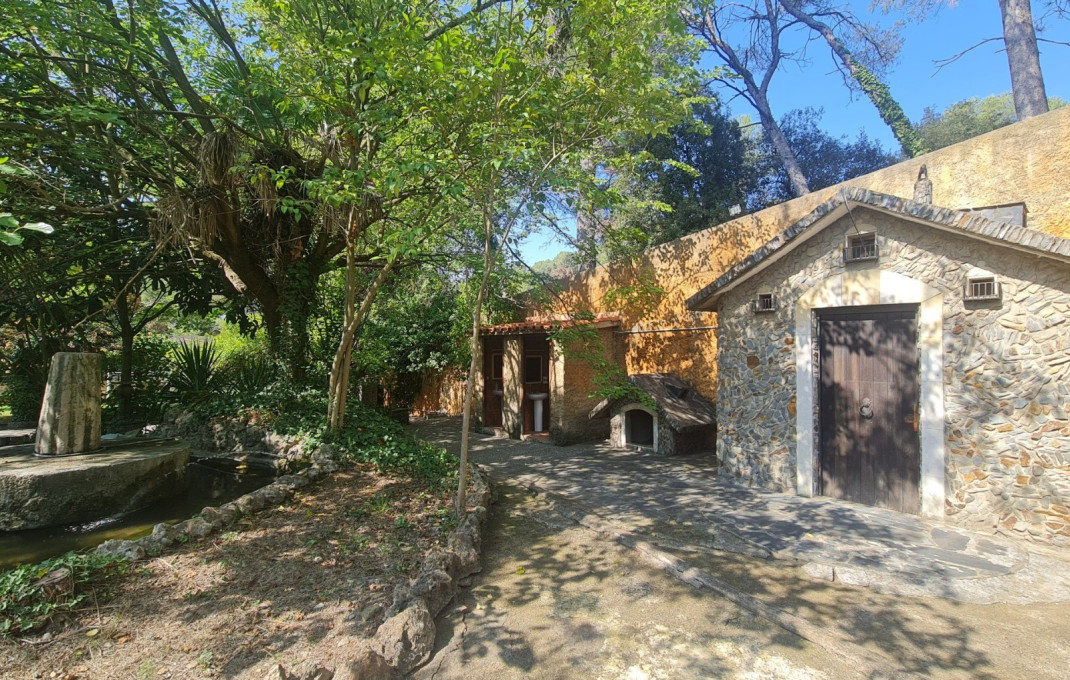 Venta - Masía -
Badalona