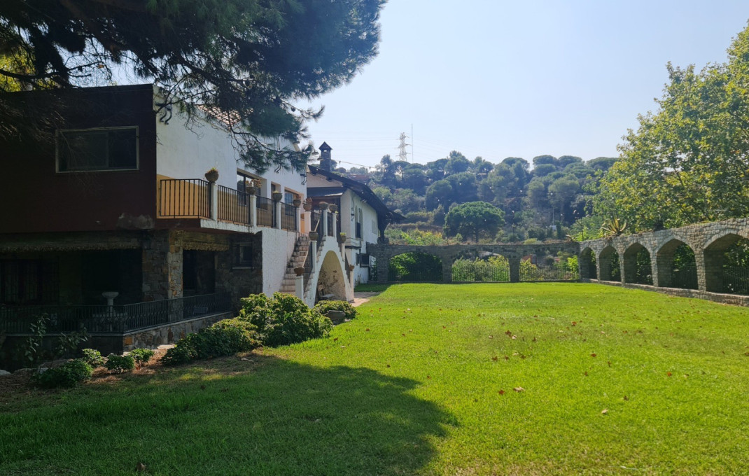 Venta - Masía -
Badalona