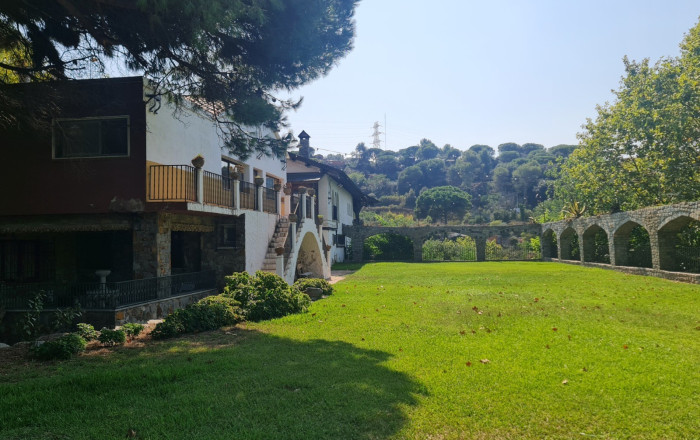 Venta - Masía -
Badalona