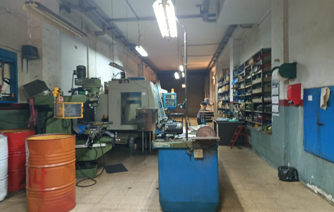 Revente - atelier mécanique -
Barcelona - Sant Martí