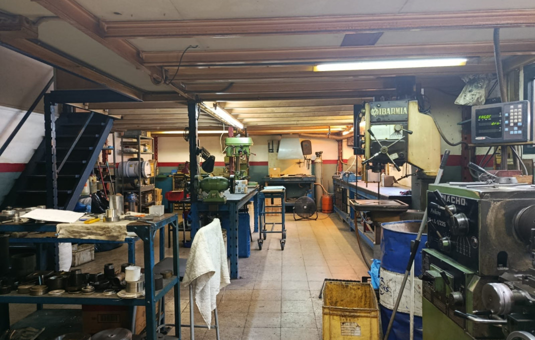 Revente - atelier mécanique -
Barcelona - Sant Martí