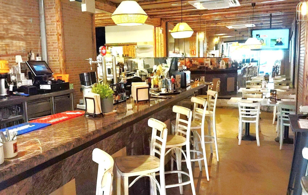 Traspaso - Restaurante -
Barcelona - Sant Martí