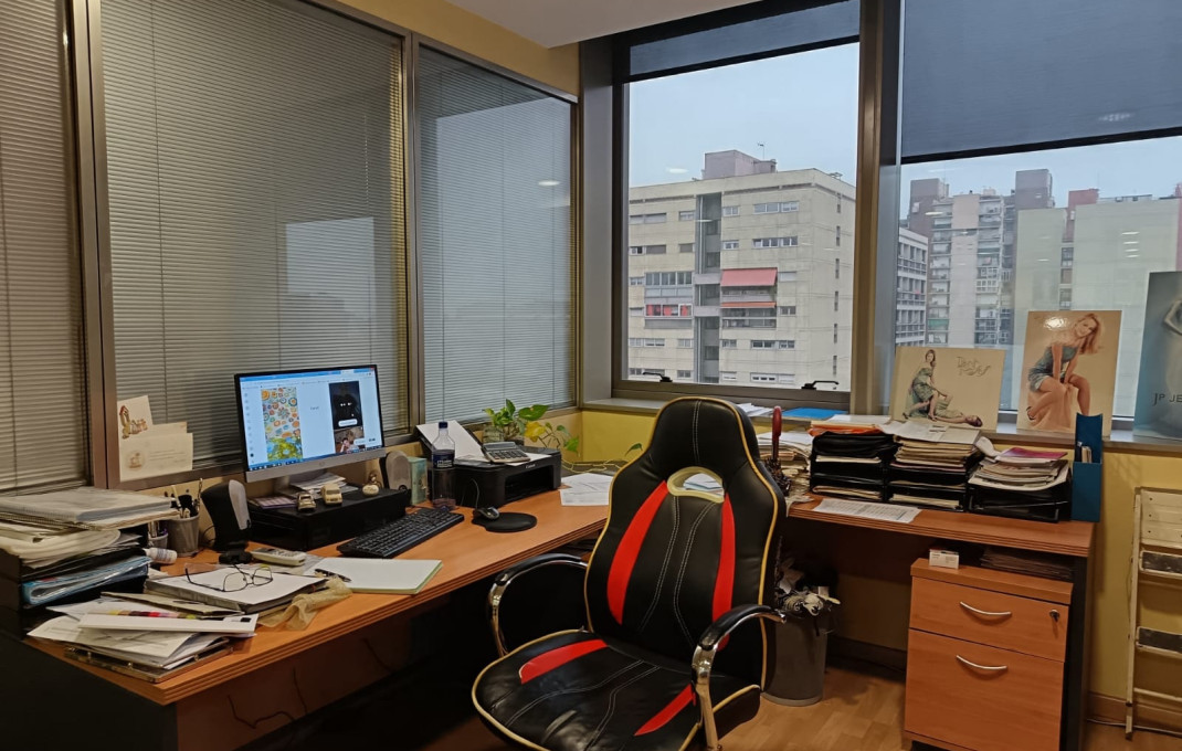 Revente - Des bureaux -
Barcelona - Sants