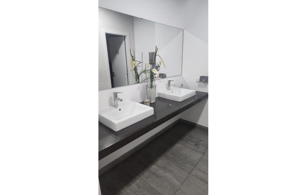 Traspaso - Peluquerias y Estetica -
Figueres