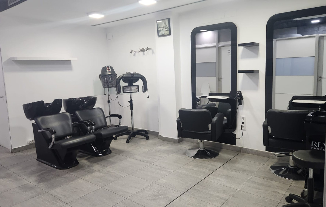Traspaso - Peluquerias y Estetica -
Figueres