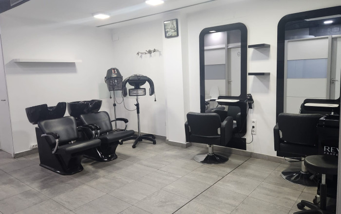 Traspaso - Peluquerias y Estetica -
Figueres