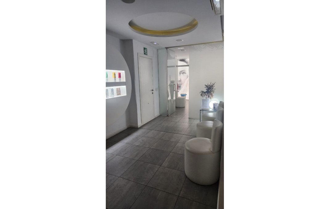 Traspaso - Peluquerias y Estetica -
Figueres