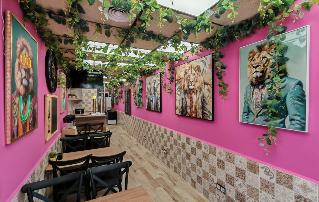 Alquiler - Bar-Cafeteria -
Lli&ccedil;&agrave; d'Amunt