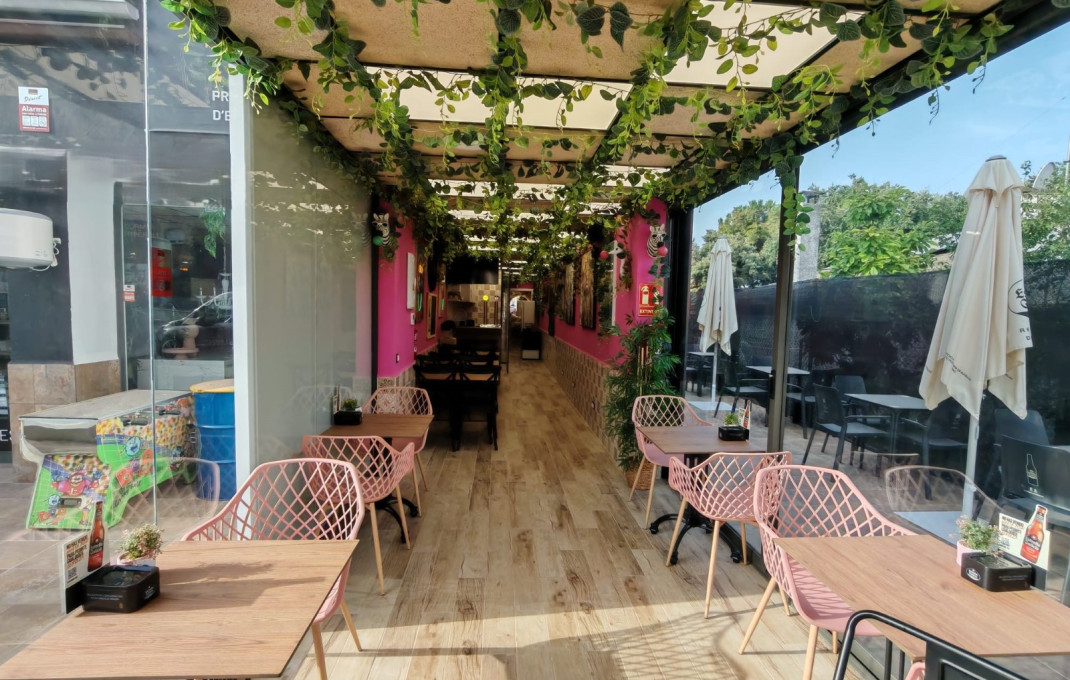 Alquiler - Bar-Cafeteria -
Lli&ccedil;&agrave; d'Amunt