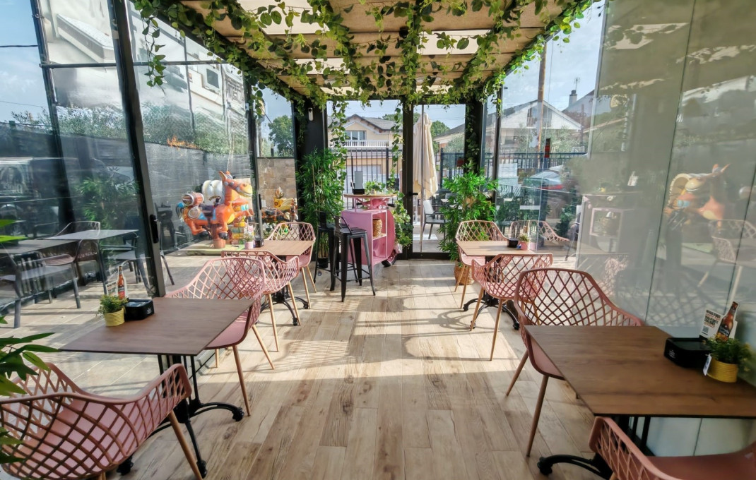 Alquiler - Bar-Cafeteria -
Lli&ccedil;&agrave; d'Amunt