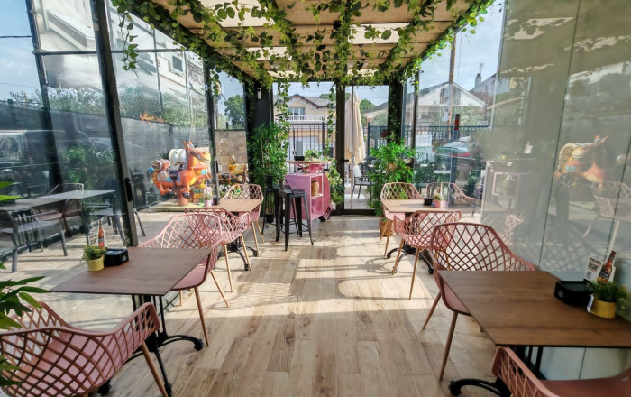 Alquiler - Bar-Cafeteria -
Lli&ccedil;&agrave; d'Amunt