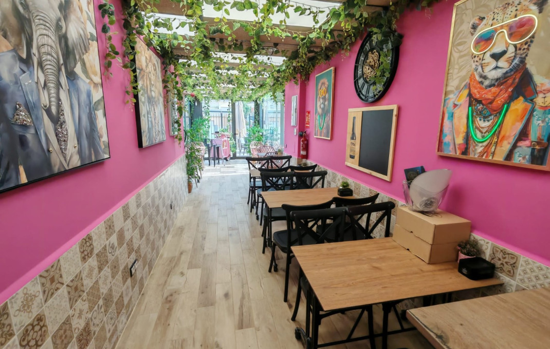 Alquiler - Bar-Cafeteria -
Lli&ccedil;&agrave; d'Amunt