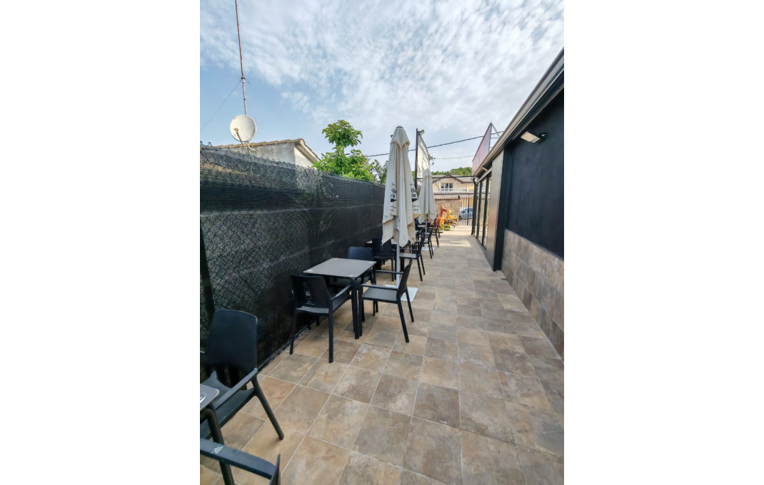 Alquiler - Bar-Cafeteria -
Lli&ccedil;&agrave; d'Amunt