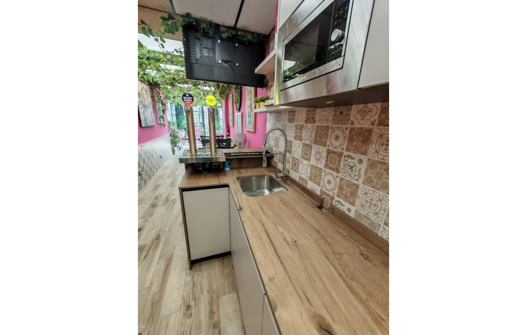Alquiler - Bar-Cafeteria -
Lli&ccedil;&agrave; d'Amunt