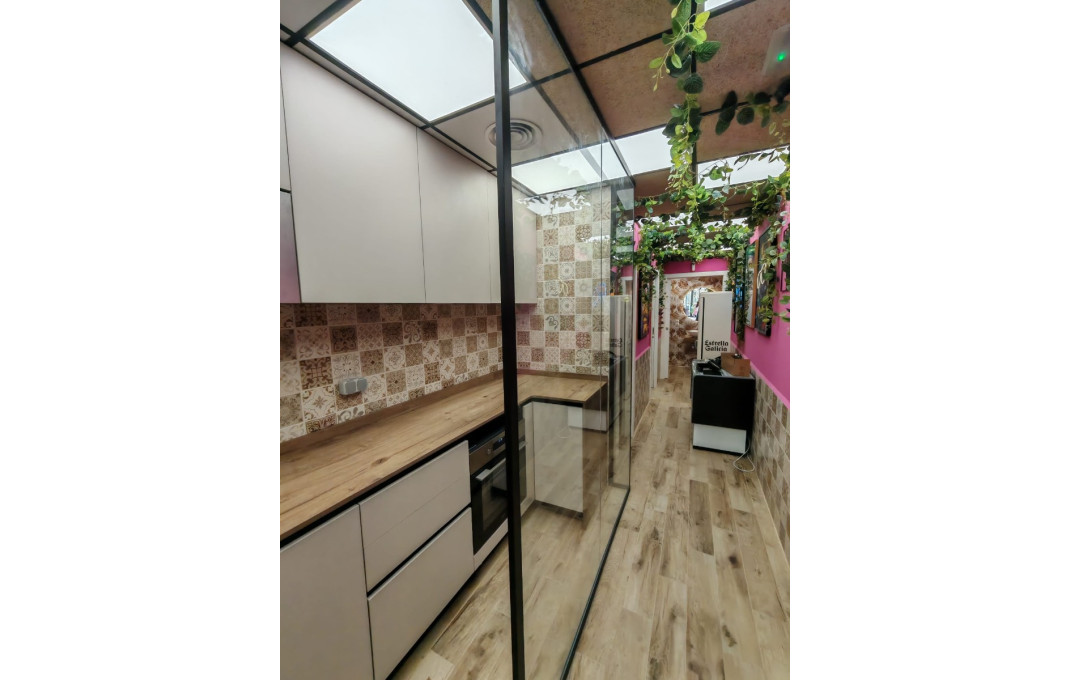 Alquiler - Bar-Cafeteria -
Lli&ccedil;&agrave; d'Amunt