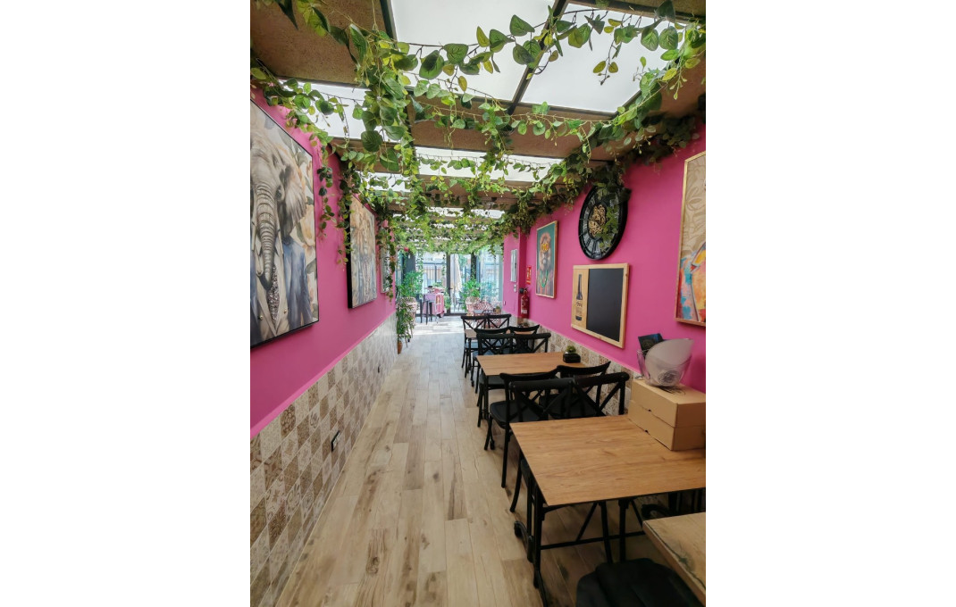 Alquiler - Bar-Cafeteria -
Lli&ccedil;&agrave; d'Amunt