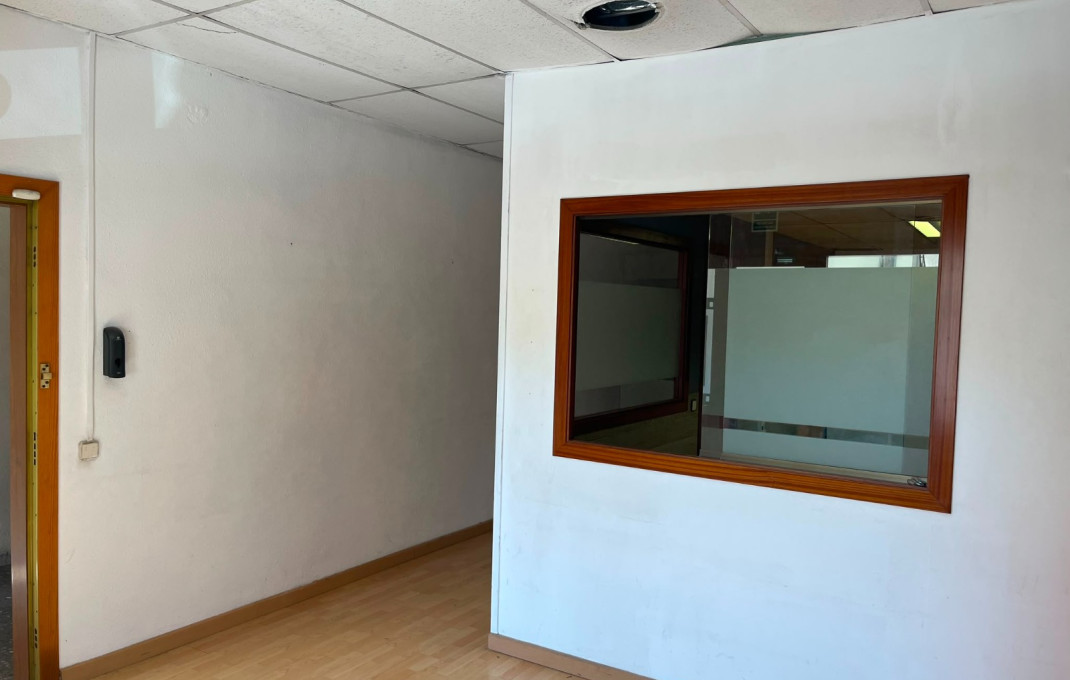 Venta - Local comercial -
Barcelona - Guinardo