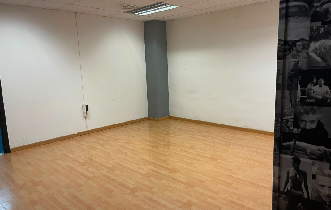Venta - Local comercial -
Barcelona - Guinardo