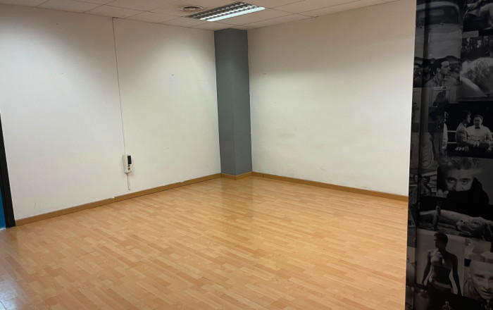Venta - Local comercial -
Barcelona - Guinardo