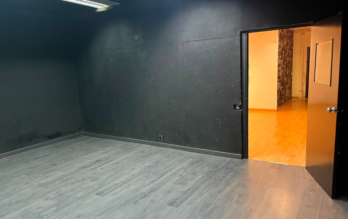 Venta - Local comercial -
Barcelona - Guinardo