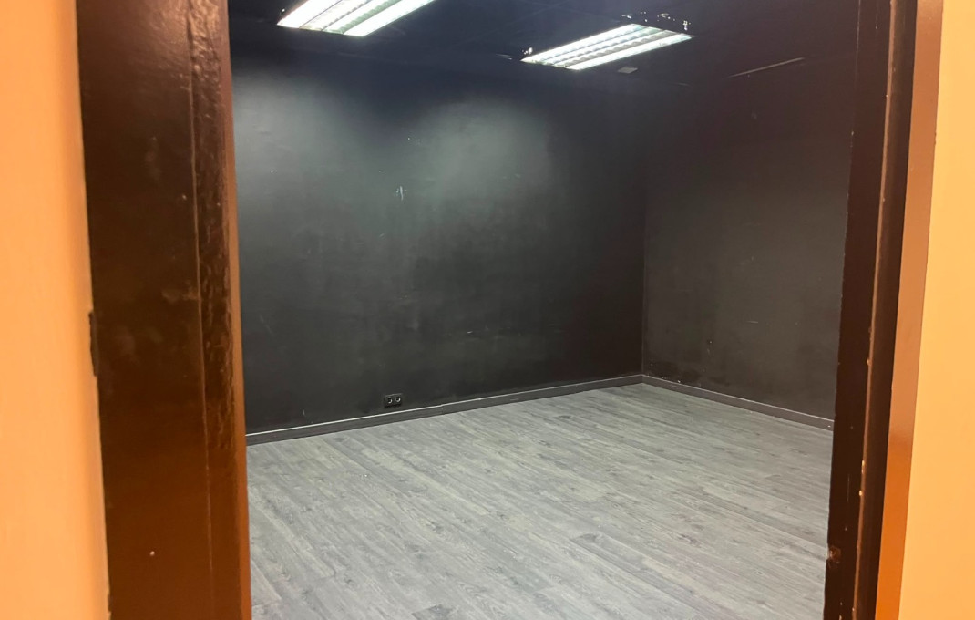 Venta - Local comercial -
Barcelona - Guinardo