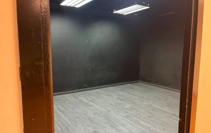 Venta - Local comercial -
Barcelona - Guinardo