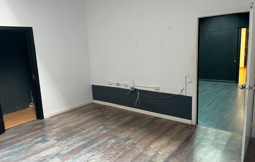 Venta - Local comercial -
Barcelona - Guinardo