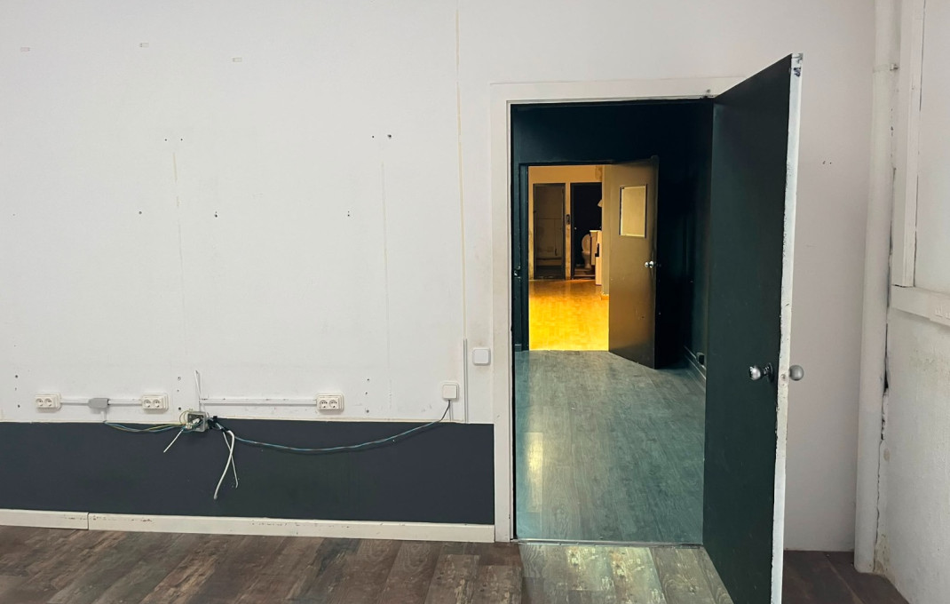 Venta - Local comercial -
Barcelona - Guinardo