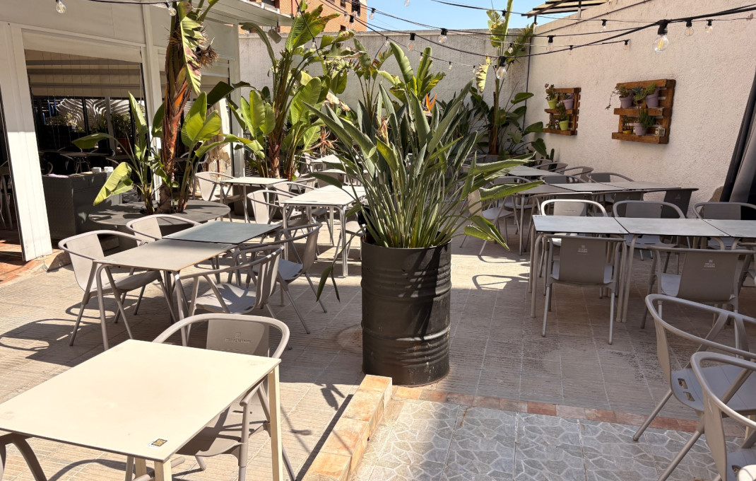 Traspaso - Bar Restaurante -
Pallej&agrave;