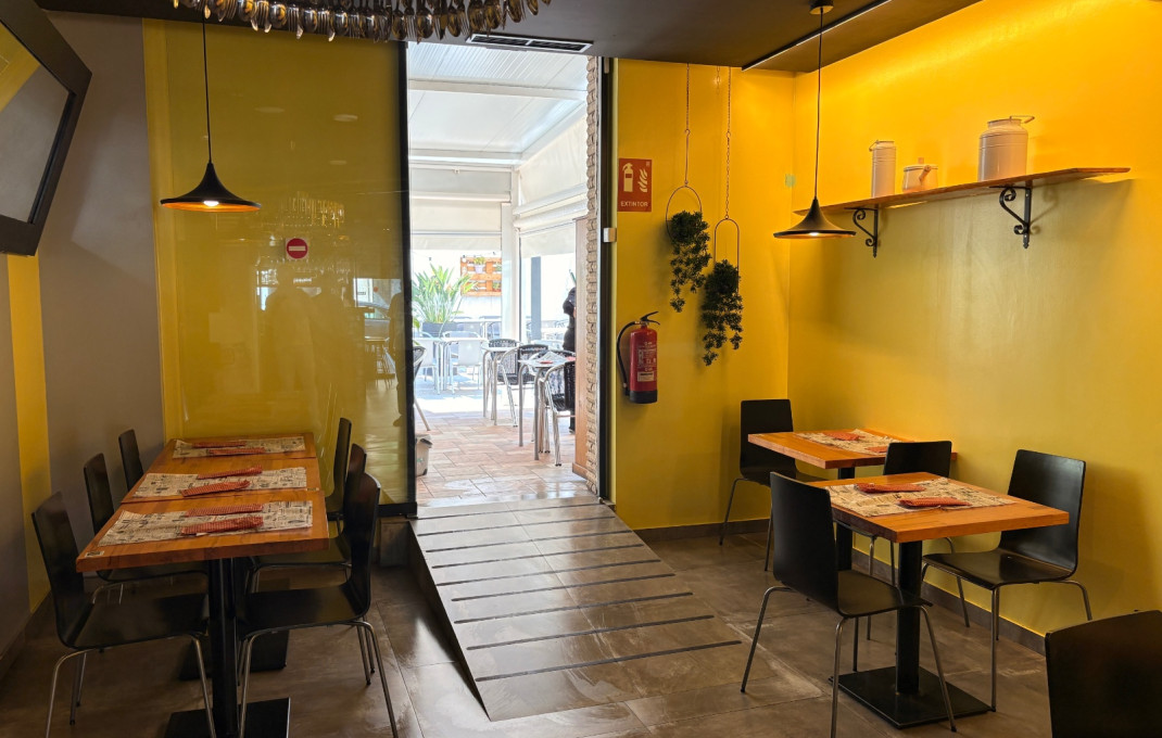 Traspaso - Bar Restaurante -
Pallej&agrave;