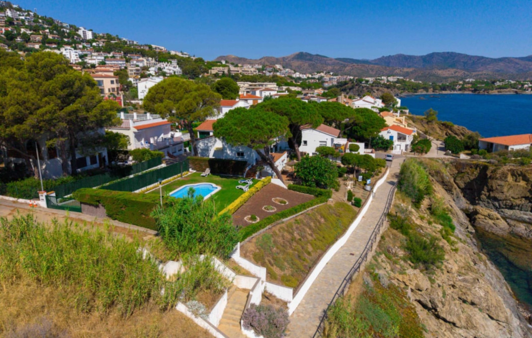 Venta - Apartamentos Turísticos -
Llança  - Llança