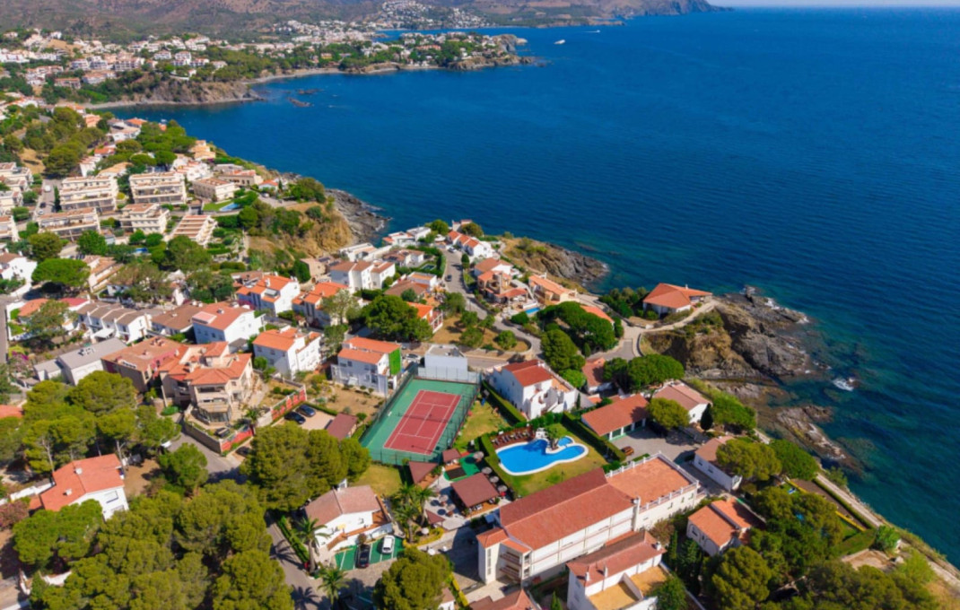 Venta - Apartamentos Turísticos -
Llança  - Llança