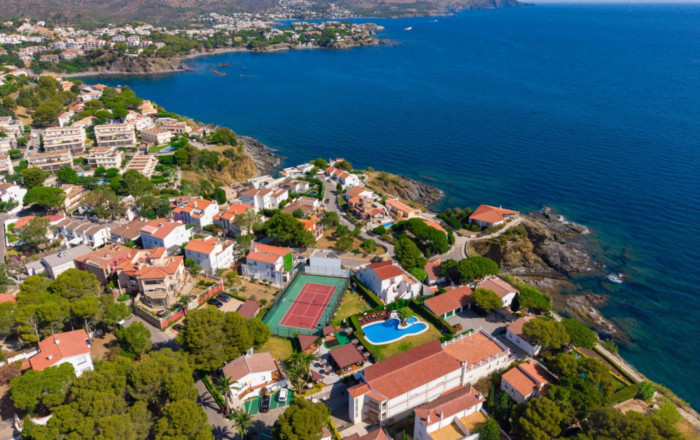 Venta - Apartamentos Turísticos -
Llança  - Llança