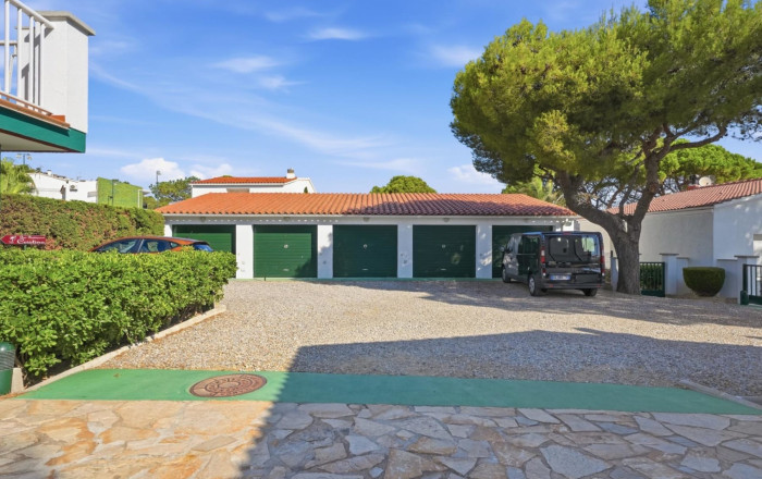Venta - Apartamentos Turísticos -
Llança  - Llança