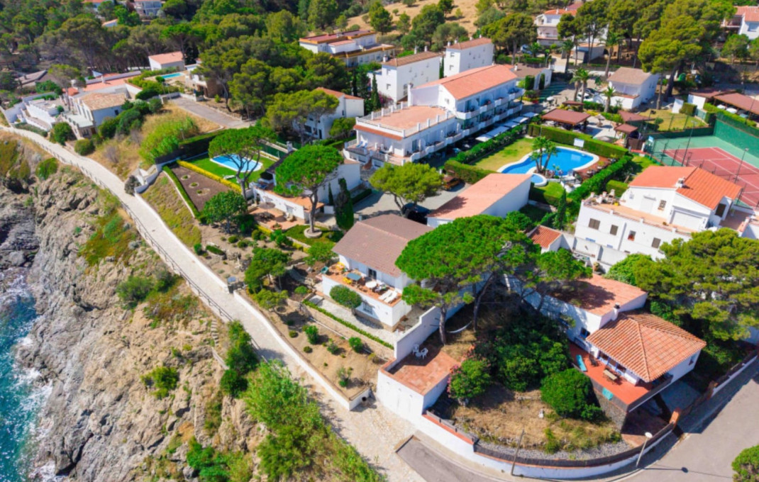 Venta - Apartamentos Turísticos -
Llança  - Llança