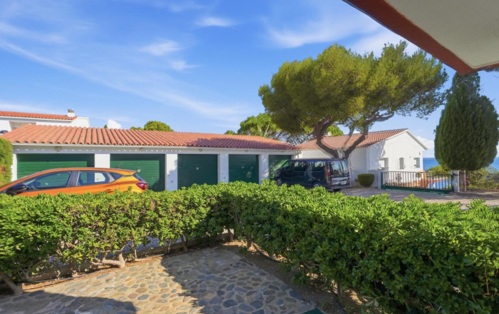 Venta - Apartamentos Turísticos -
Llança  - Llança