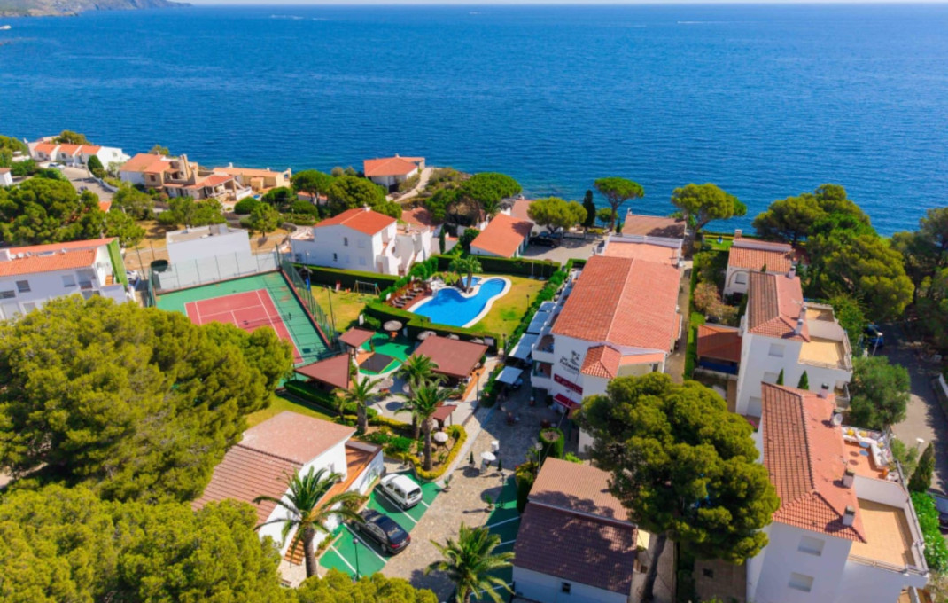 Venta - Apartamentos Turísticos -
Llança  - Llança