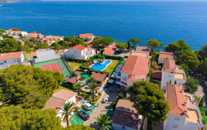 Venta - Apartamentos Turísticos -
Llança  - Llança