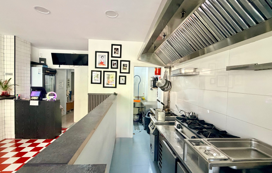 Traspaso - Take Away -
Barcelona - Les corts