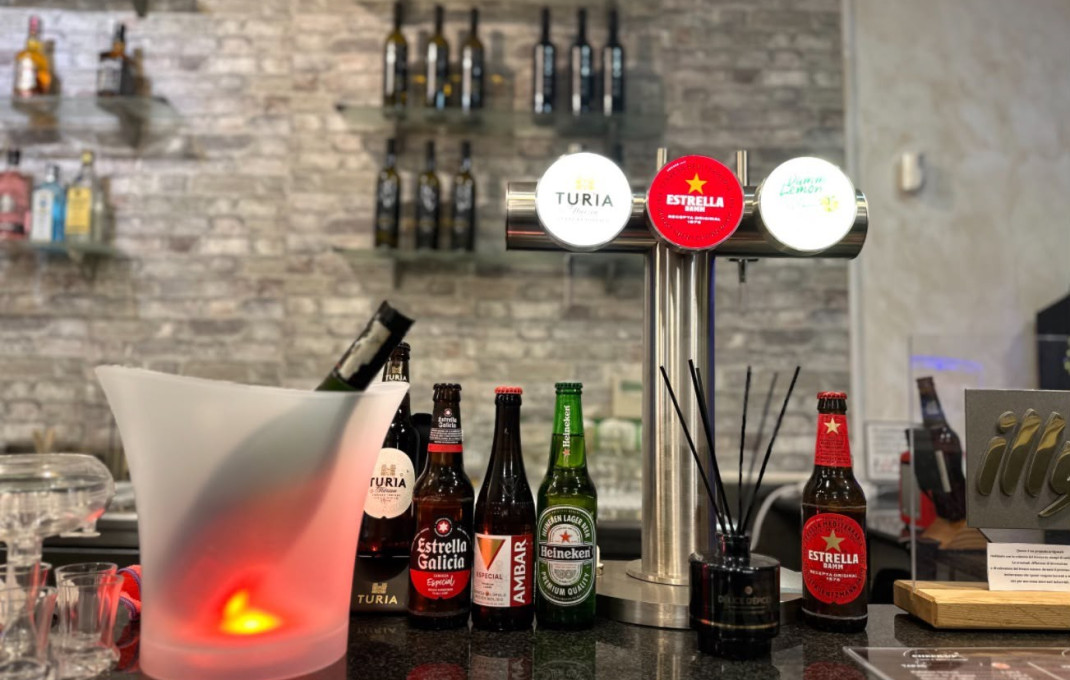 Traspaso - Bar-Cafeteria -
Barcelona - Eixample Derecho