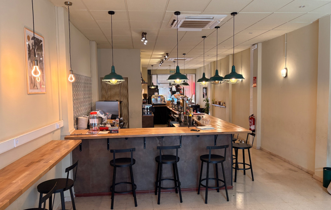 Traspaso - Bar-Cafeteria -
El Prat de Llobregat