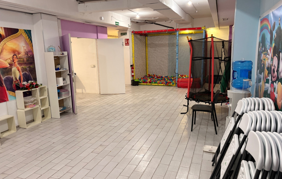 Traspaso - Local comercial -
Esplugues de Llobregat - Montesa