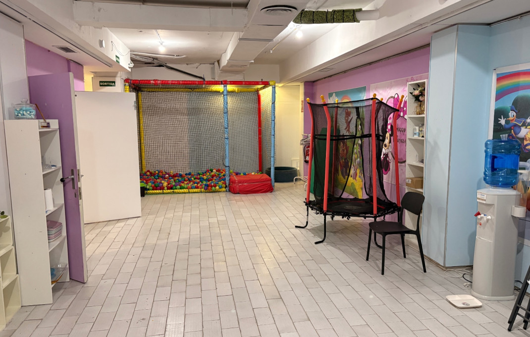 Traspaso - Local comercial -
Esplugues de Llobregat - Montesa