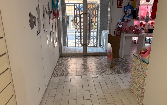 Traspaso - Local comercial -
Esplugues de Llobregat - Montesa