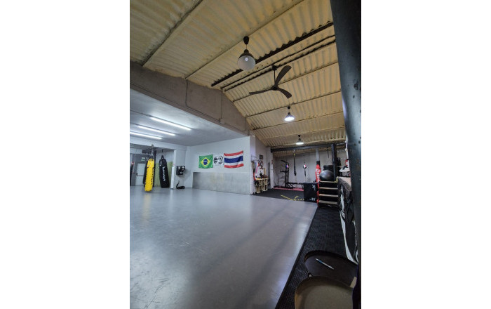 Alquiler - Local comercial -
Barcelona - Guinardo