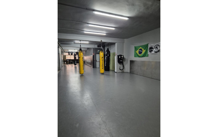 Alquiler - Local comercial -
Barcelona - Guinardo