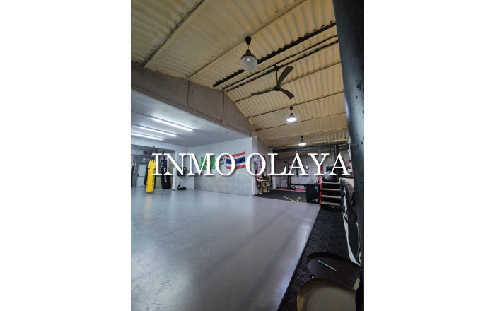 Alquiler - Local comercial -
Barcelona - Guinardo